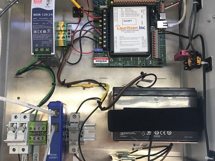 controller box internals coupled to battery power supply