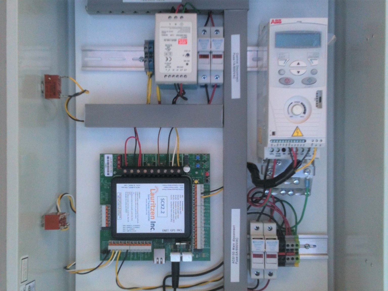 internals of a controller box coupled to a hydraulic actuator